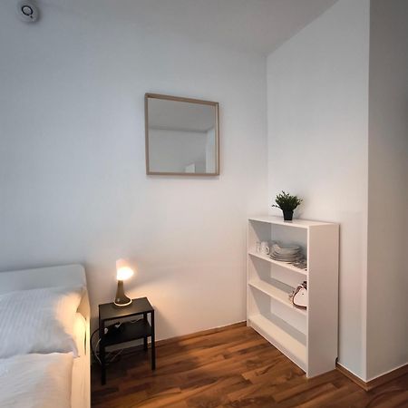 Zentral Gelegene Zimmer Mit Gemeinschaftsbad Und Kueche Nürnberg Exterior foto