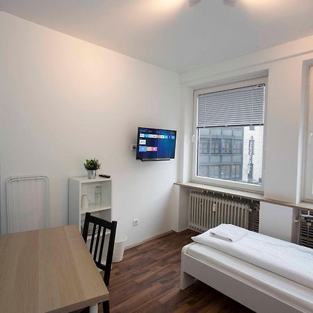 Zentral Gelegene Zimmer Mit Gemeinschaftsbad Und Kueche Nürnberg Exterior foto