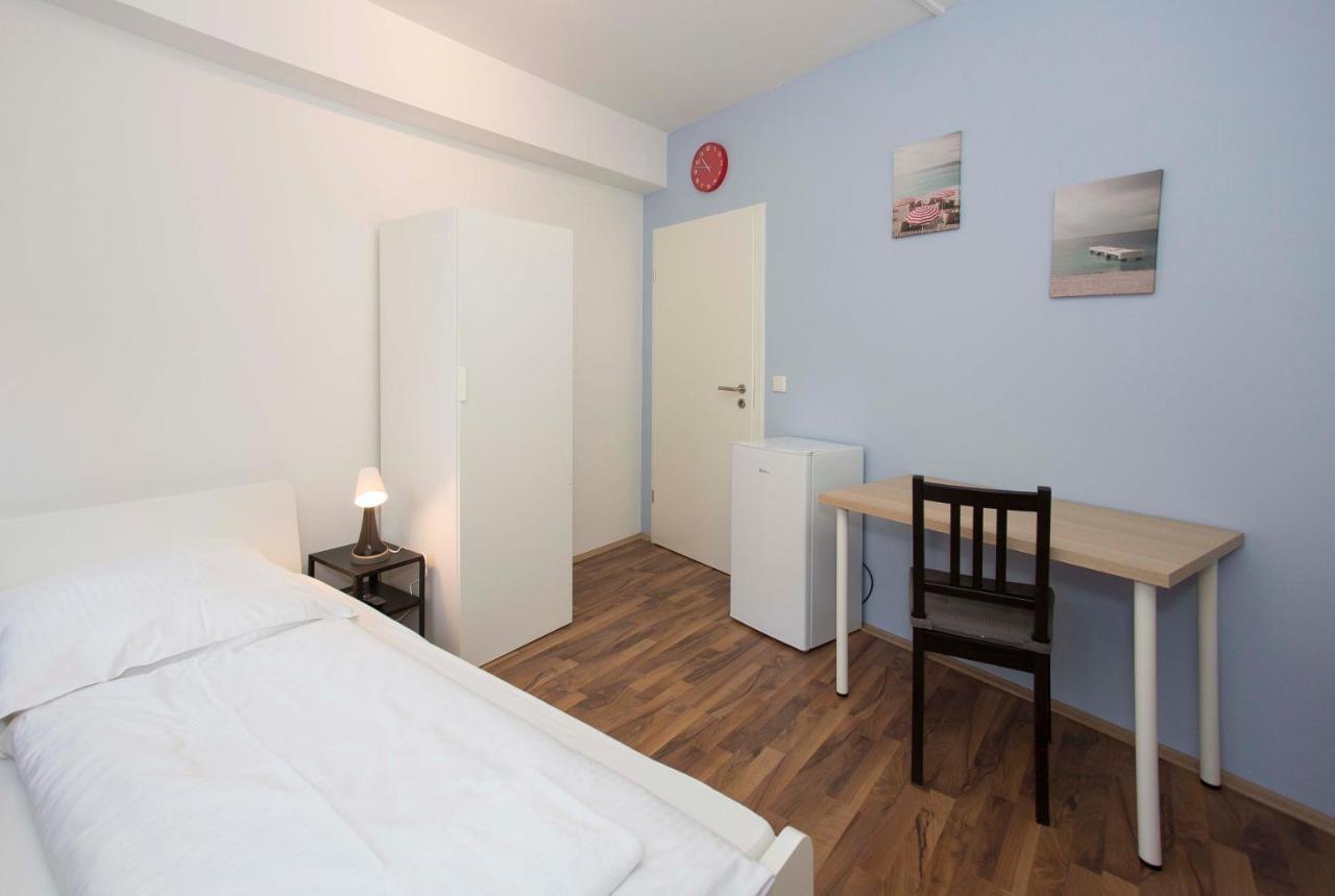 Zentral Gelegene Zimmer Mit Gemeinschaftsbad Und Kueche Nürnberg Exterior foto