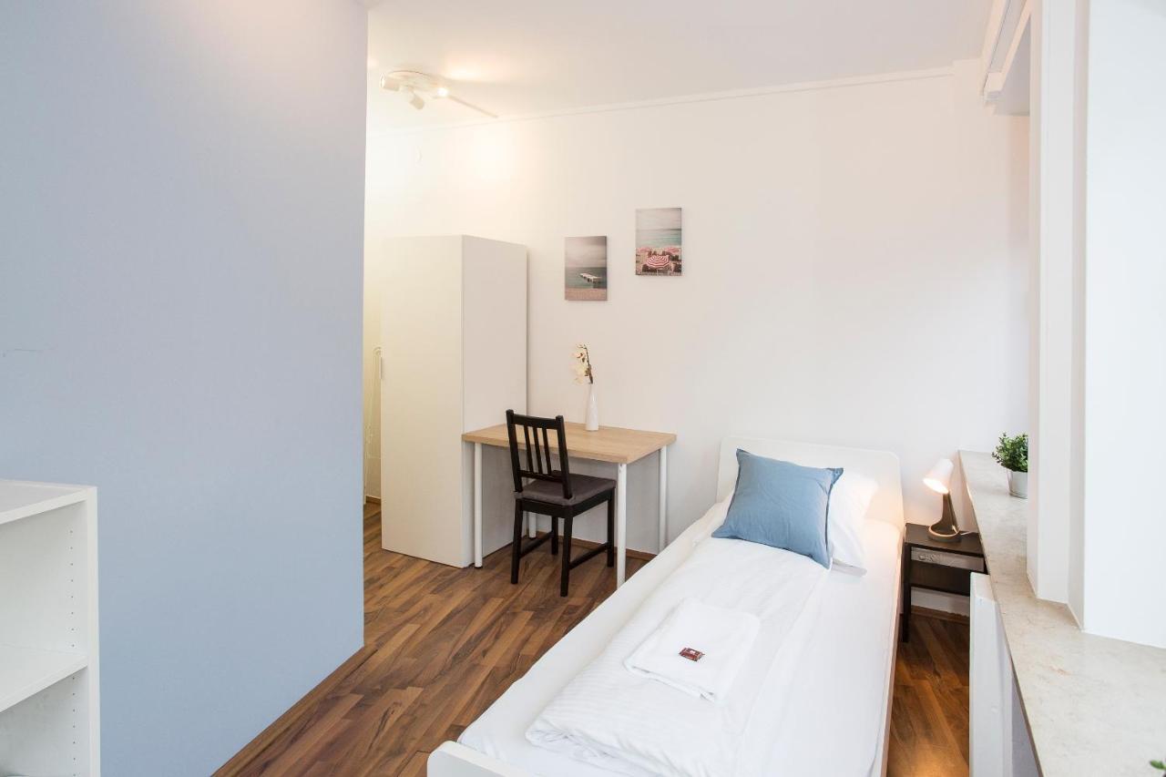 Zentral Gelegene Zimmer Mit Gemeinschaftsbad Und Kueche Nürnberg Exterior foto