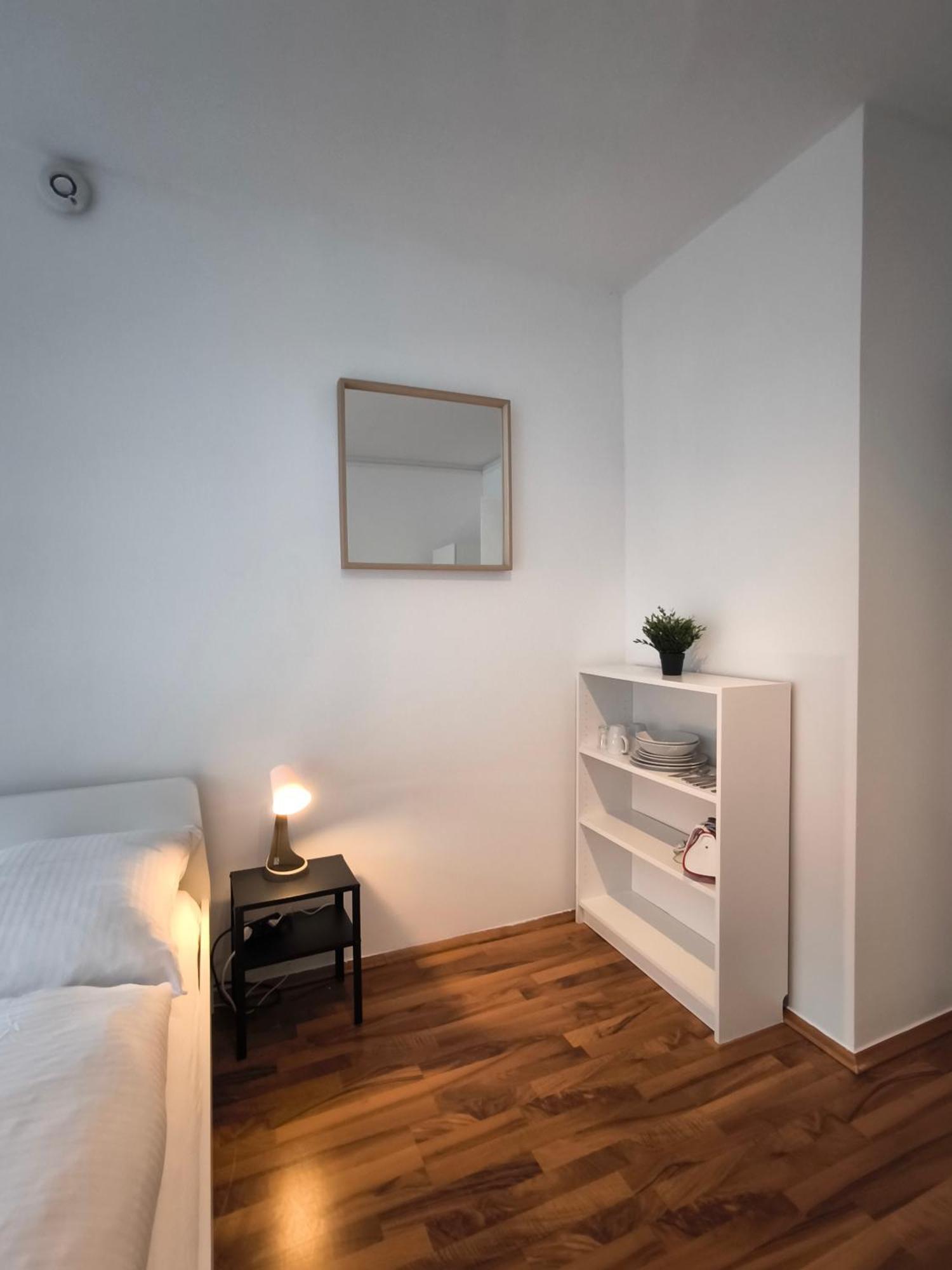 Zentral Gelegene Zimmer Mit Gemeinschaftsbad Und Kueche Nürnberg Exterior foto