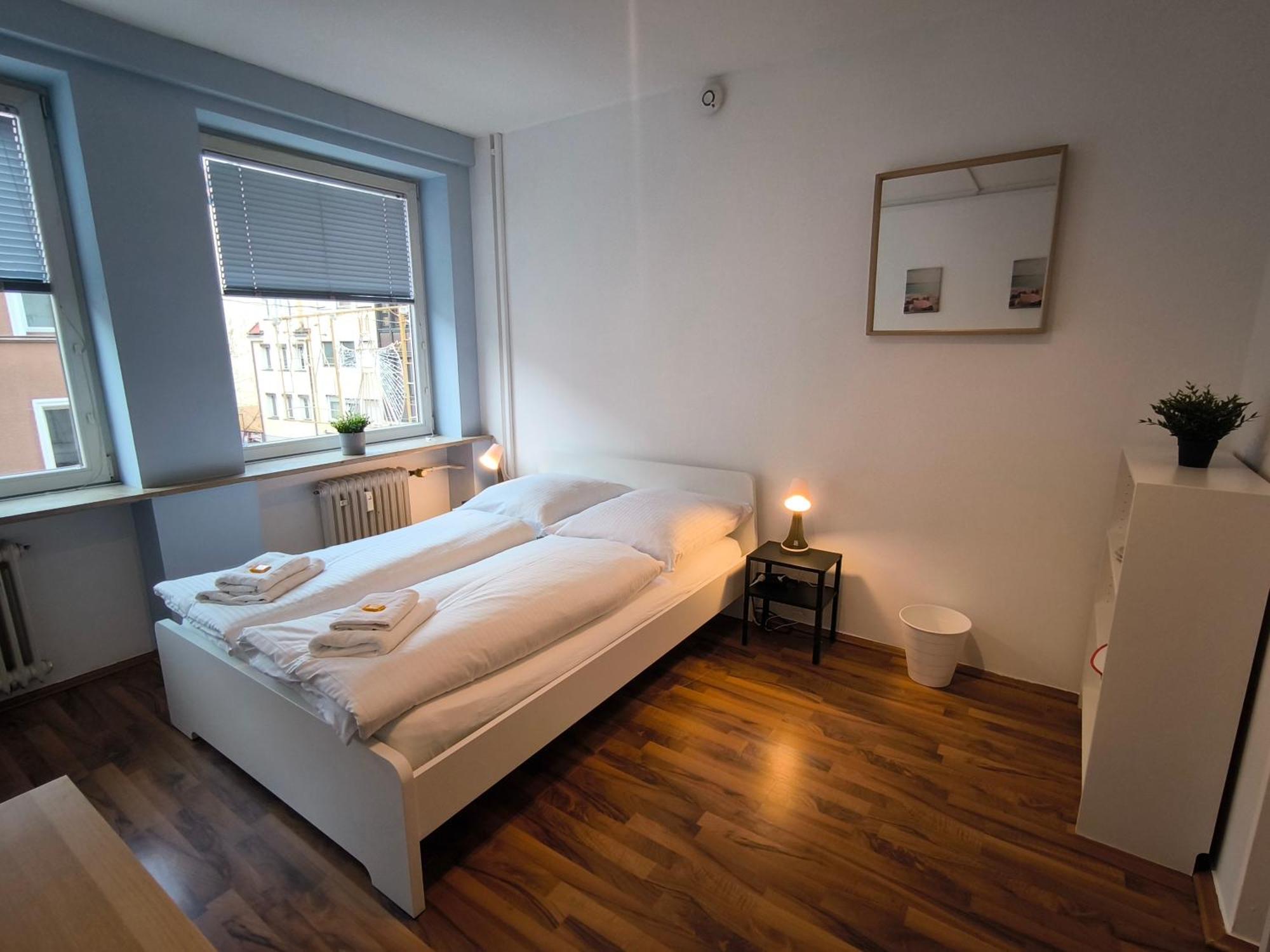 Zentral Gelegene Zimmer Mit Gemeinschaftsbad Und Kueche Nürnberg Exterior foto